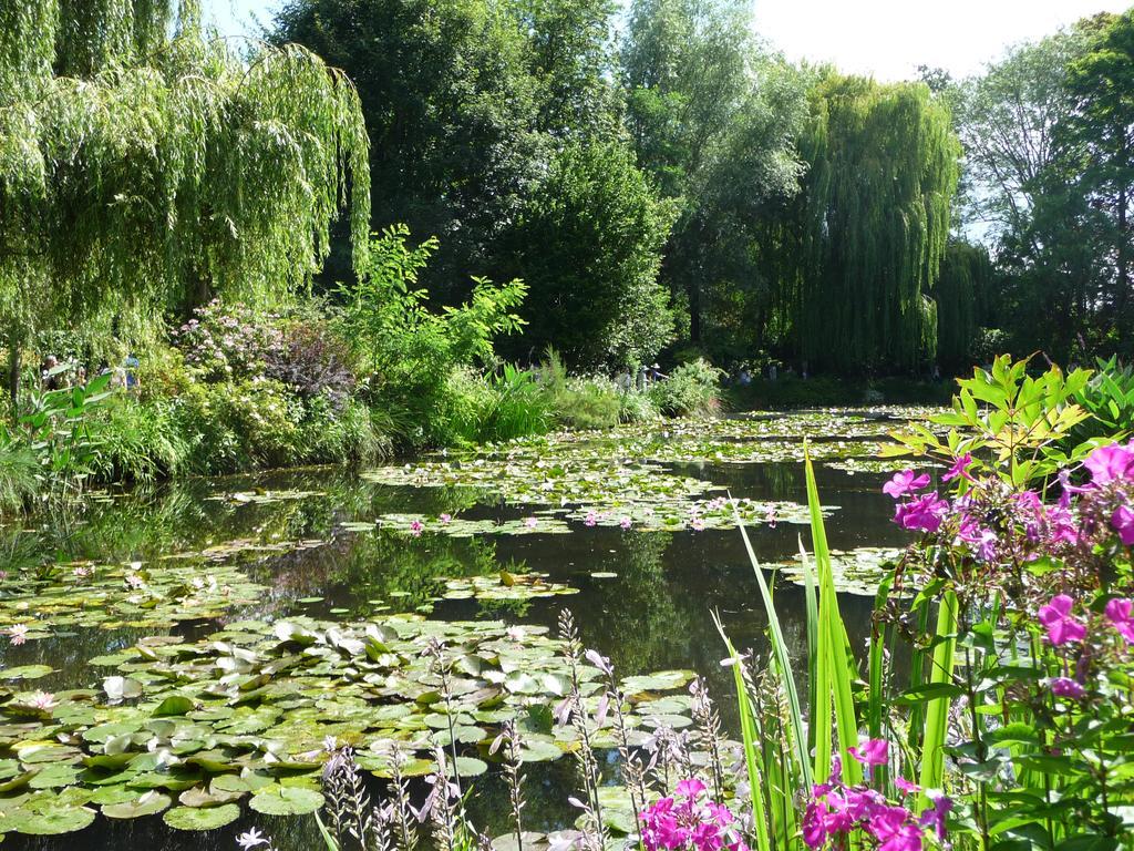 Maison D'Hotes Les Coquelicots Giverny Bagian luar foto