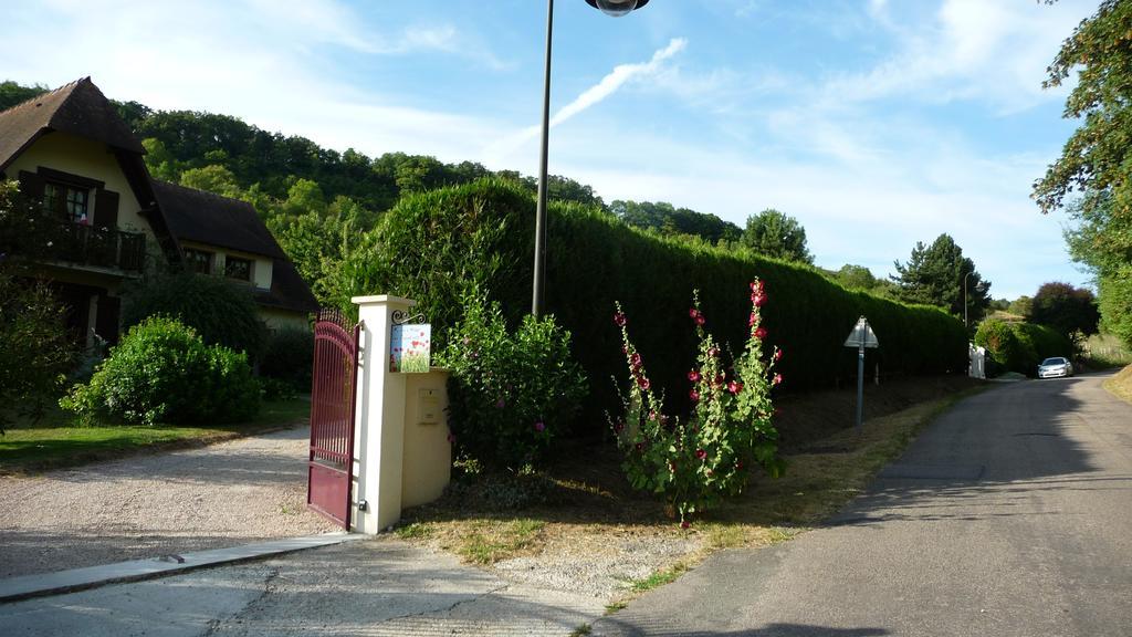 Maison D'Hotes Les Coquelicots Giverny Bagian luar foto