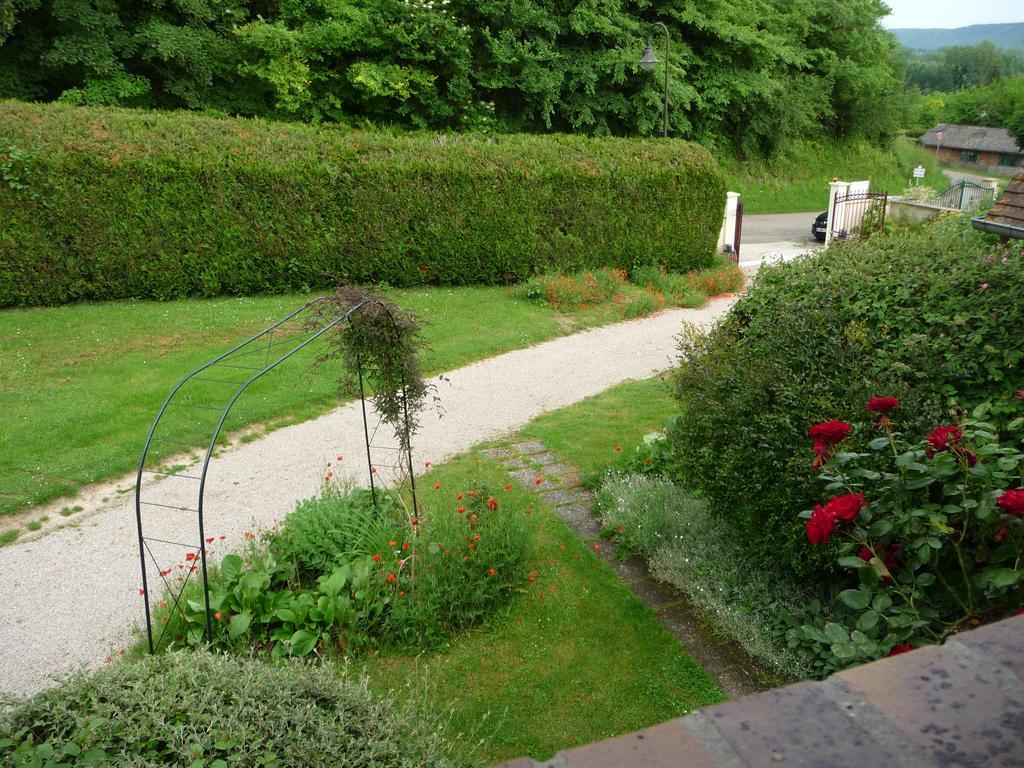 Maison D'Hotes Les Coquelicots Giverny Bagian luar foto
