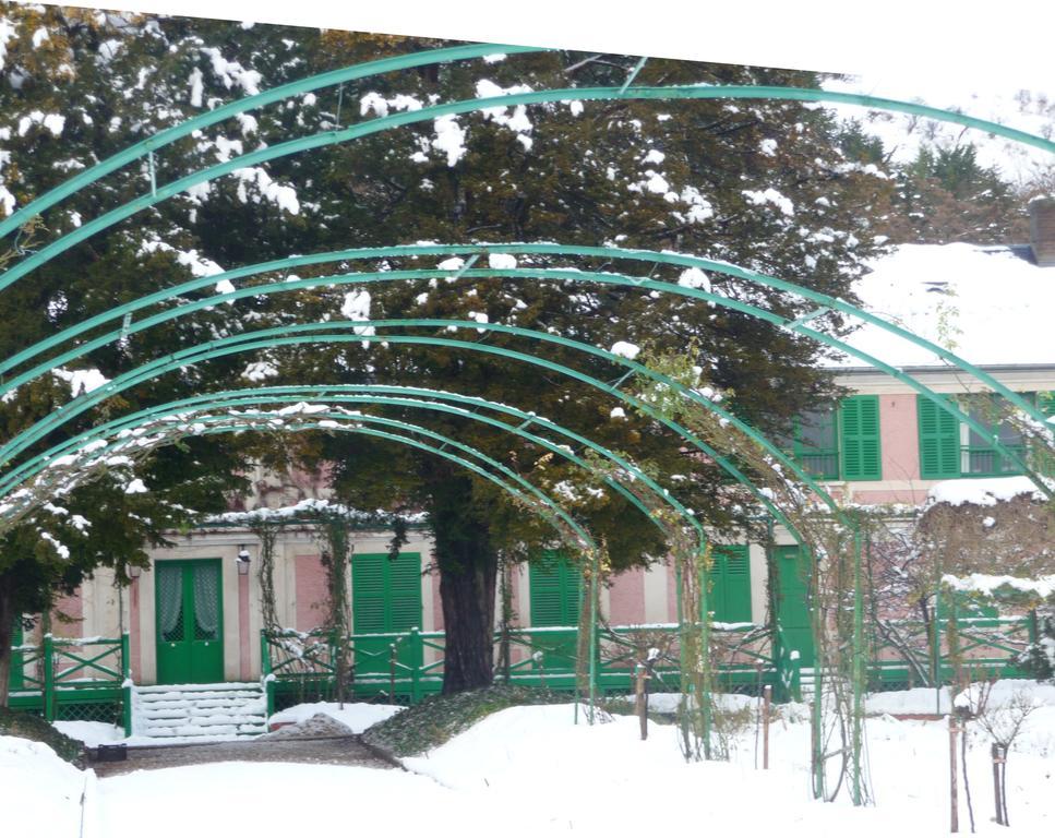 Maison D'Hotes Les Coquelicots Giverny Bagian luar foto
