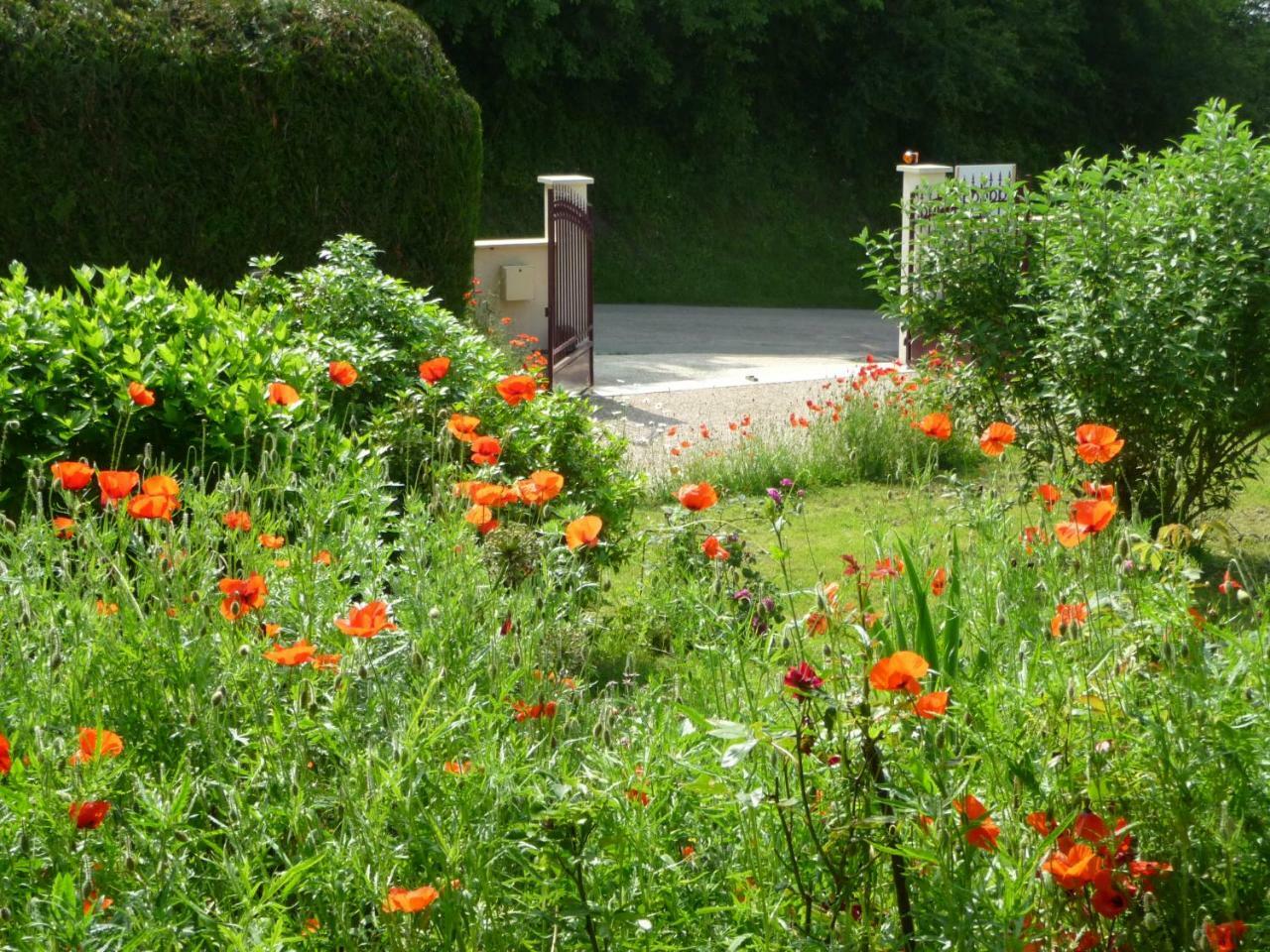Maison D'Hotes Les Coquelicots Giverny Bagian luar foto