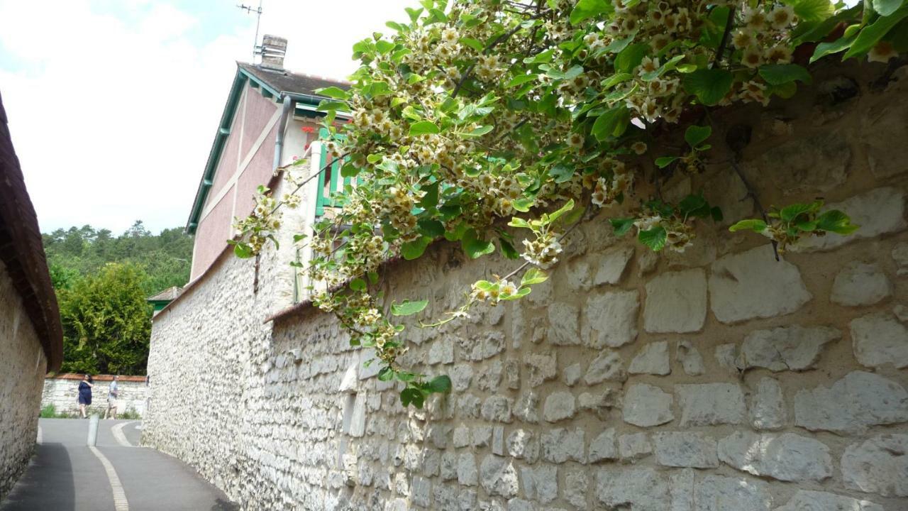 Maison D'Hotes Les Coquelicots Giverny Bagian luar foto